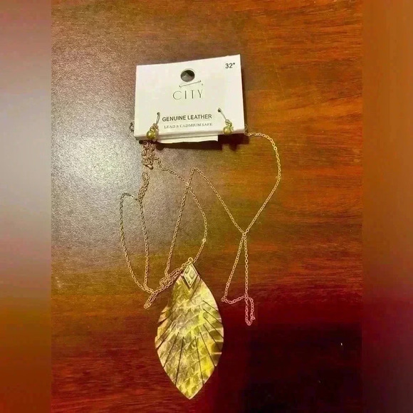 NWT City Genuine Leather Animal Print Necklace and Earrings Set 32” length - Picture 3 of 7